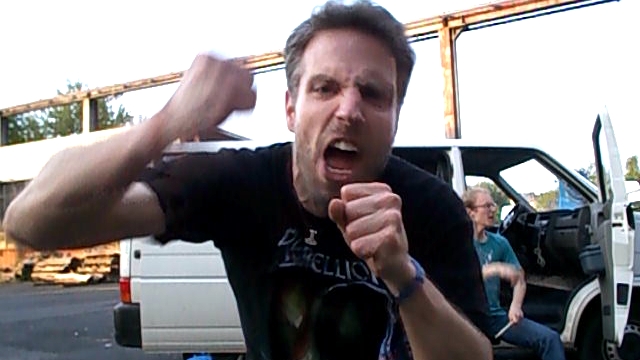 Michael und Daniel mit aggressiver Mine beim Proben